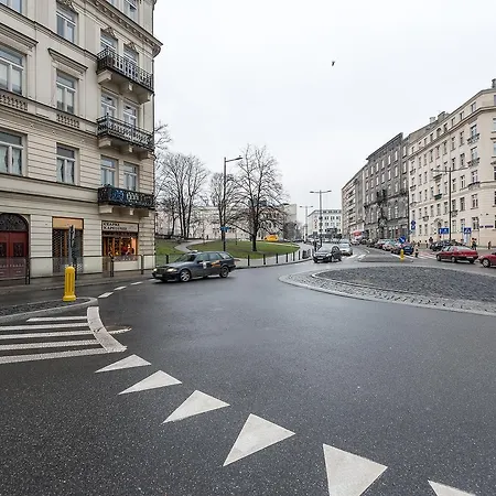 P&o Metro Nowy Swiat * Varšava